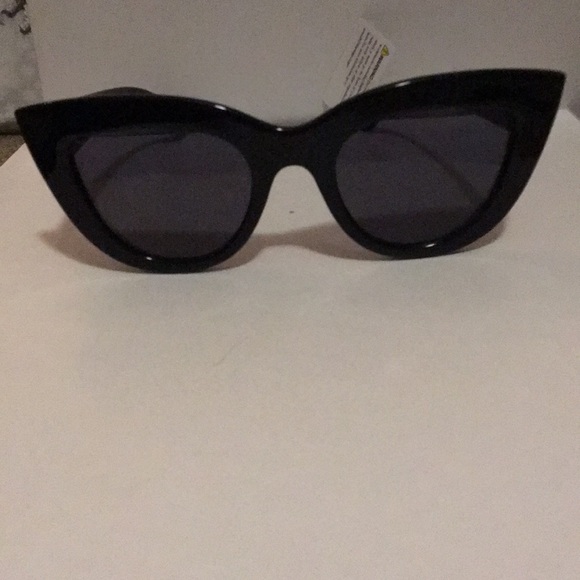 Fabulous, Cat Eye sunglasses NWT🖤 - Picture 5 of 10